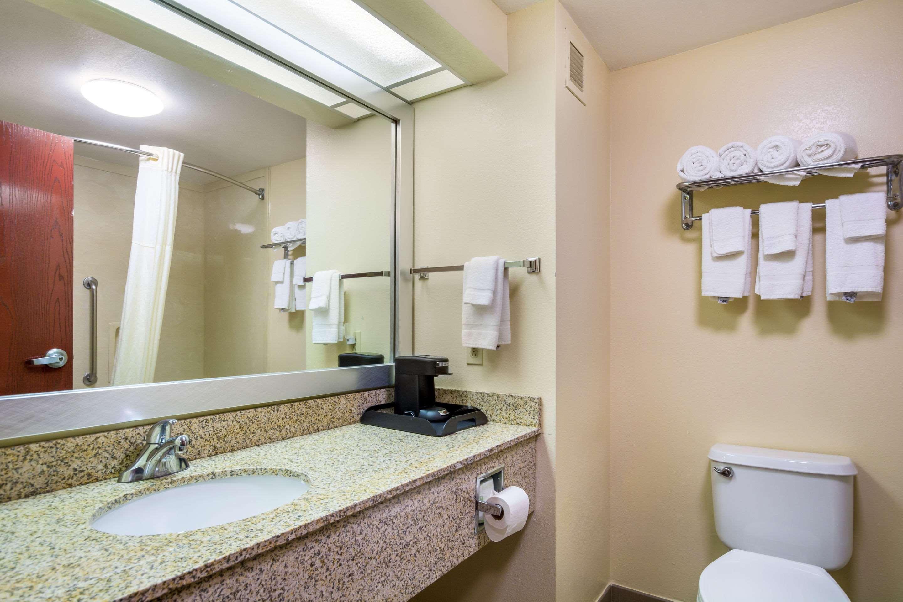 Quality Inn & Suites Sellersburg Exterior foto