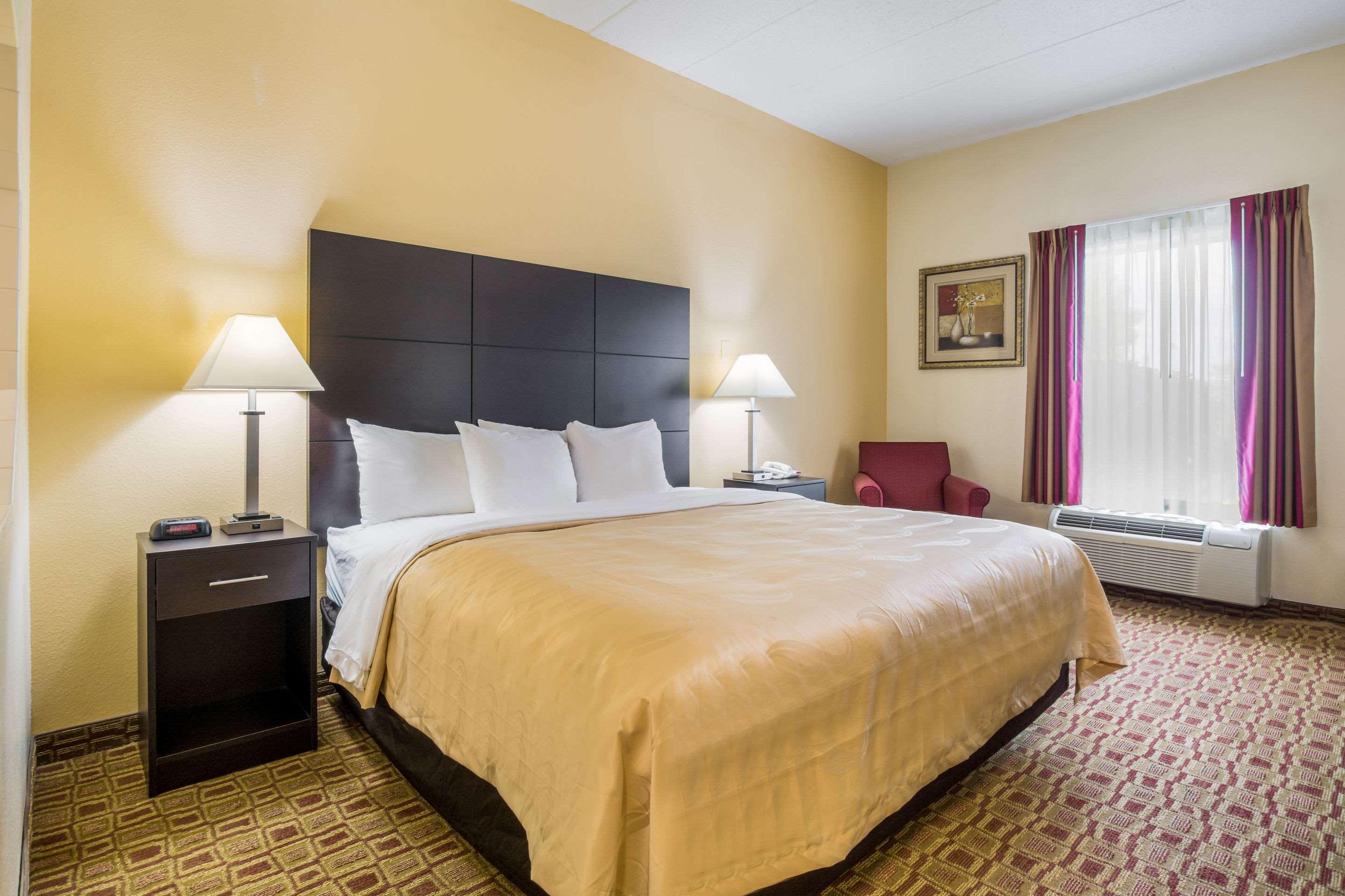Quality Inn & Suites Sellersburg Exterior foto