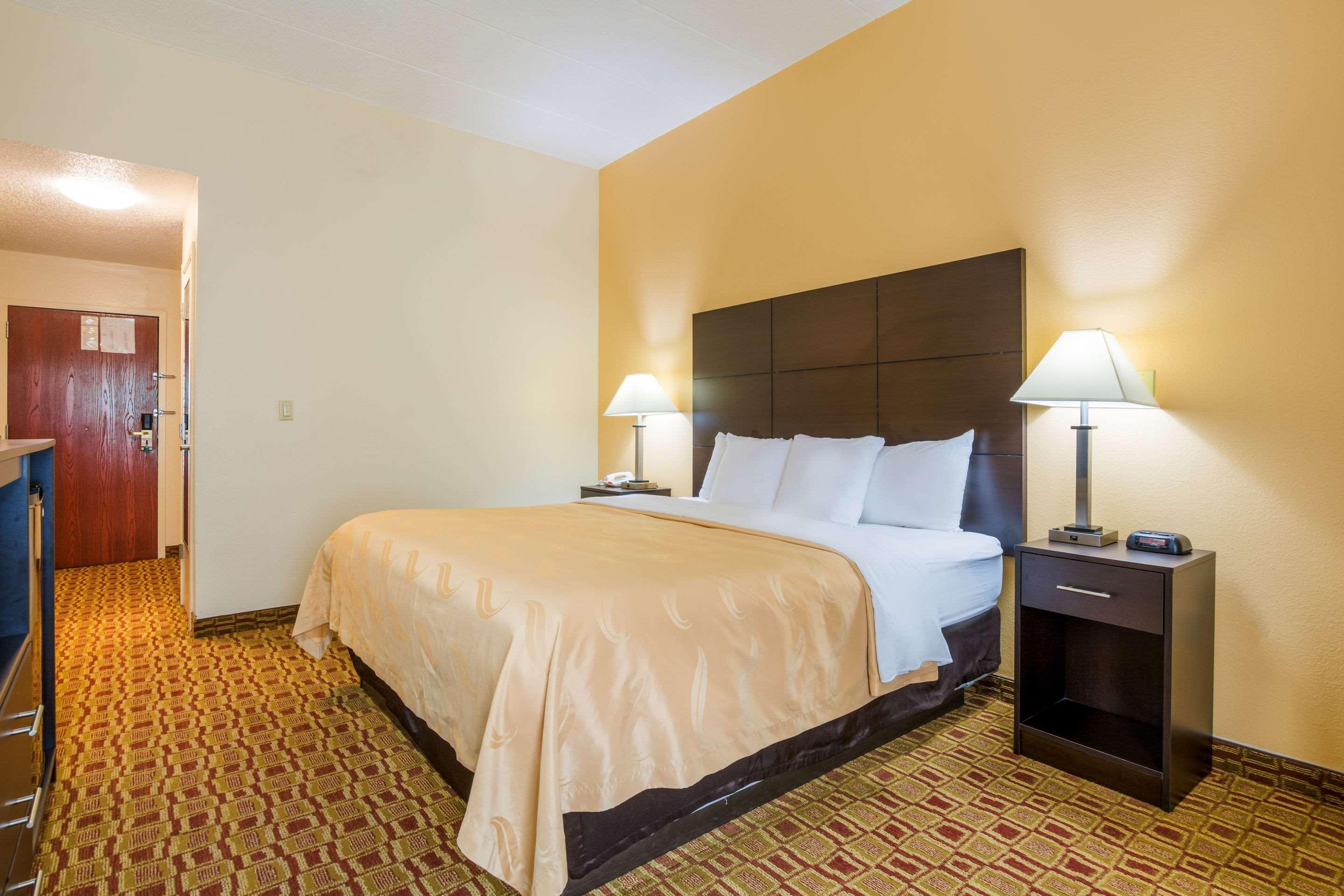 Quality Inn & Suites Sellersburg Exterior foto