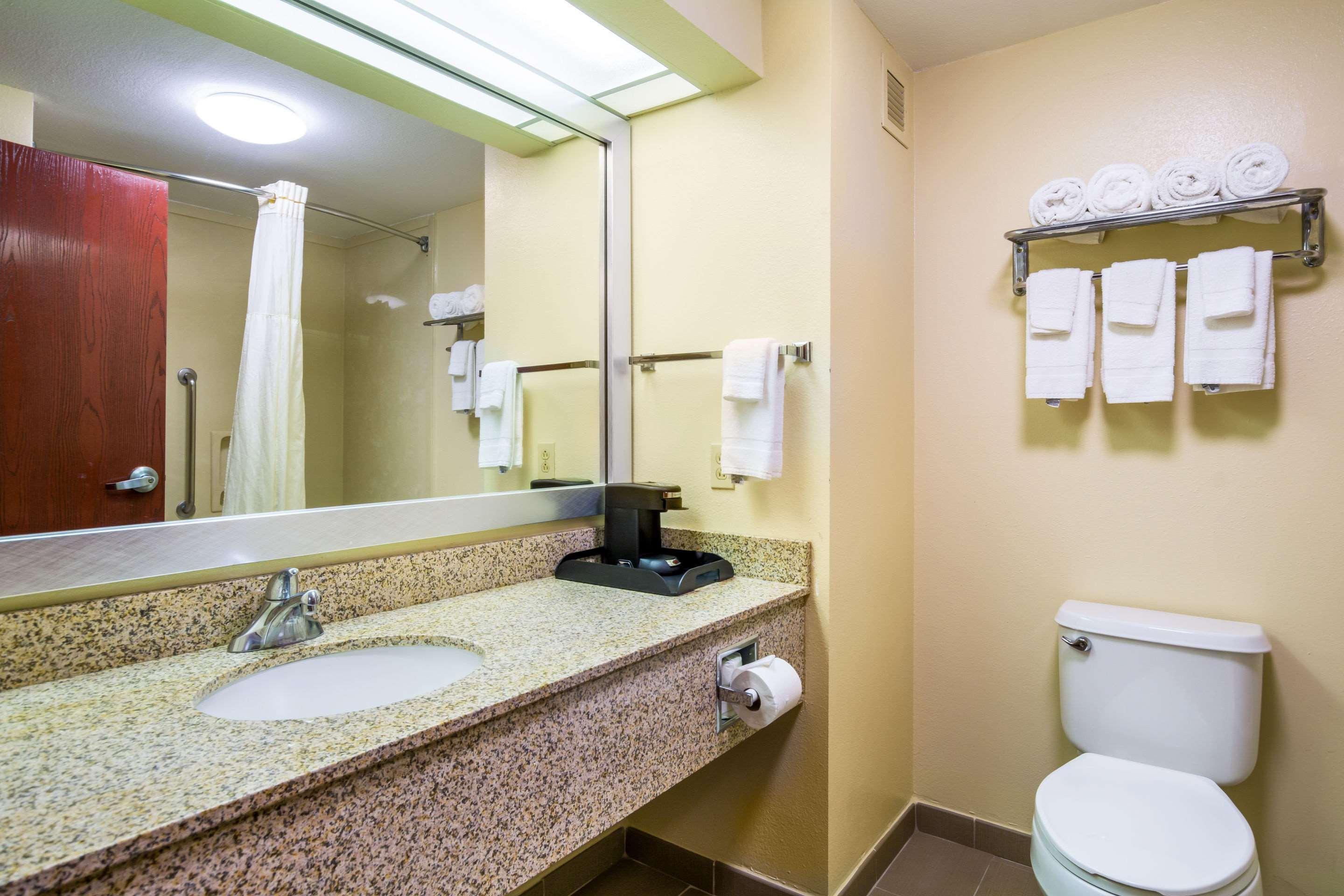 Quality Inn & Suites Sellersburg Exterior foto