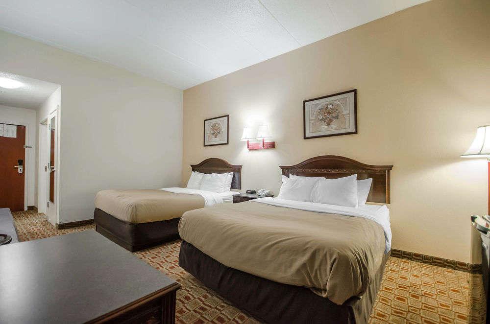 Quality Inn & Suites Sellersburg Exterior foto