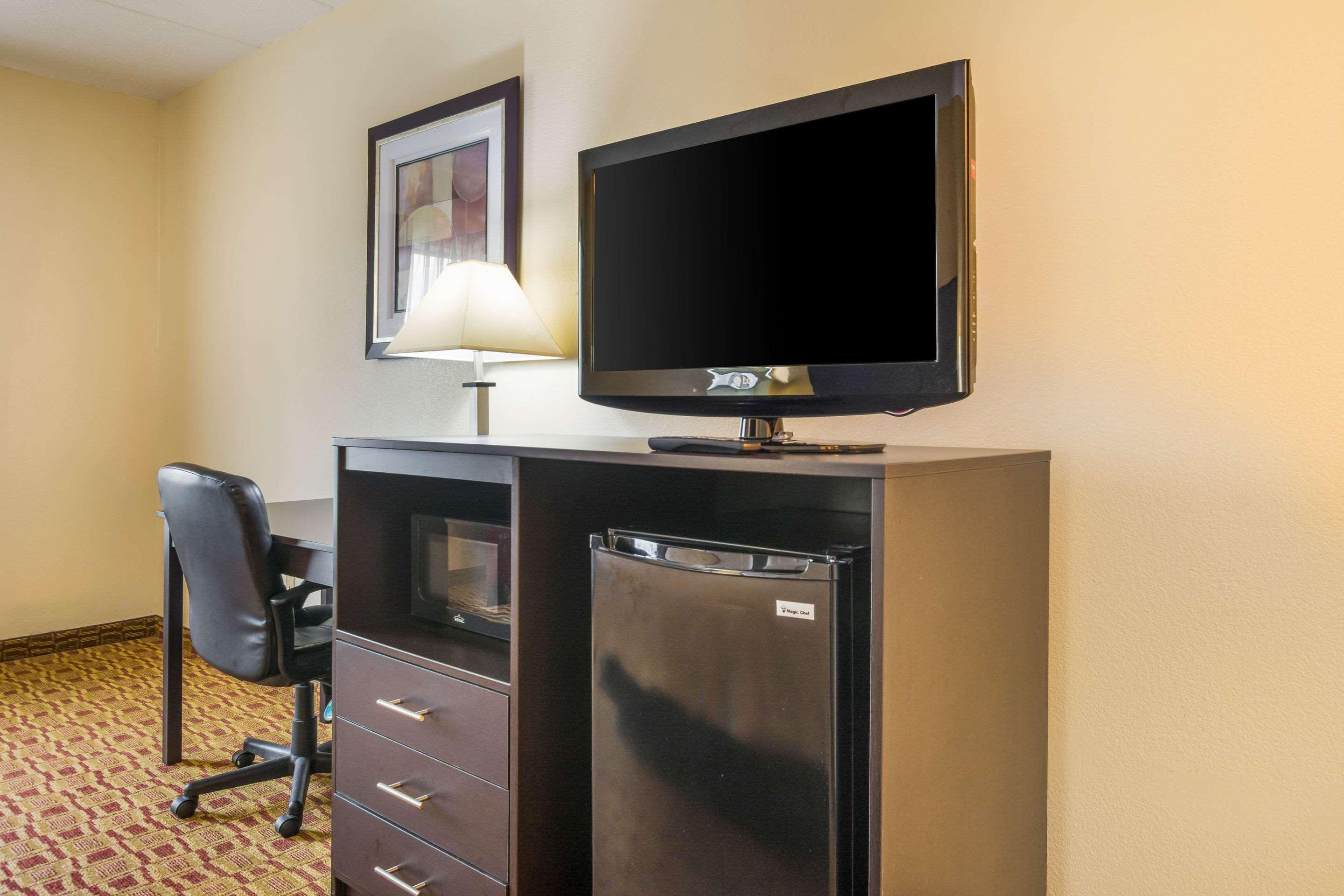 Quality Inn & Suites Sellersburg Exterior foto