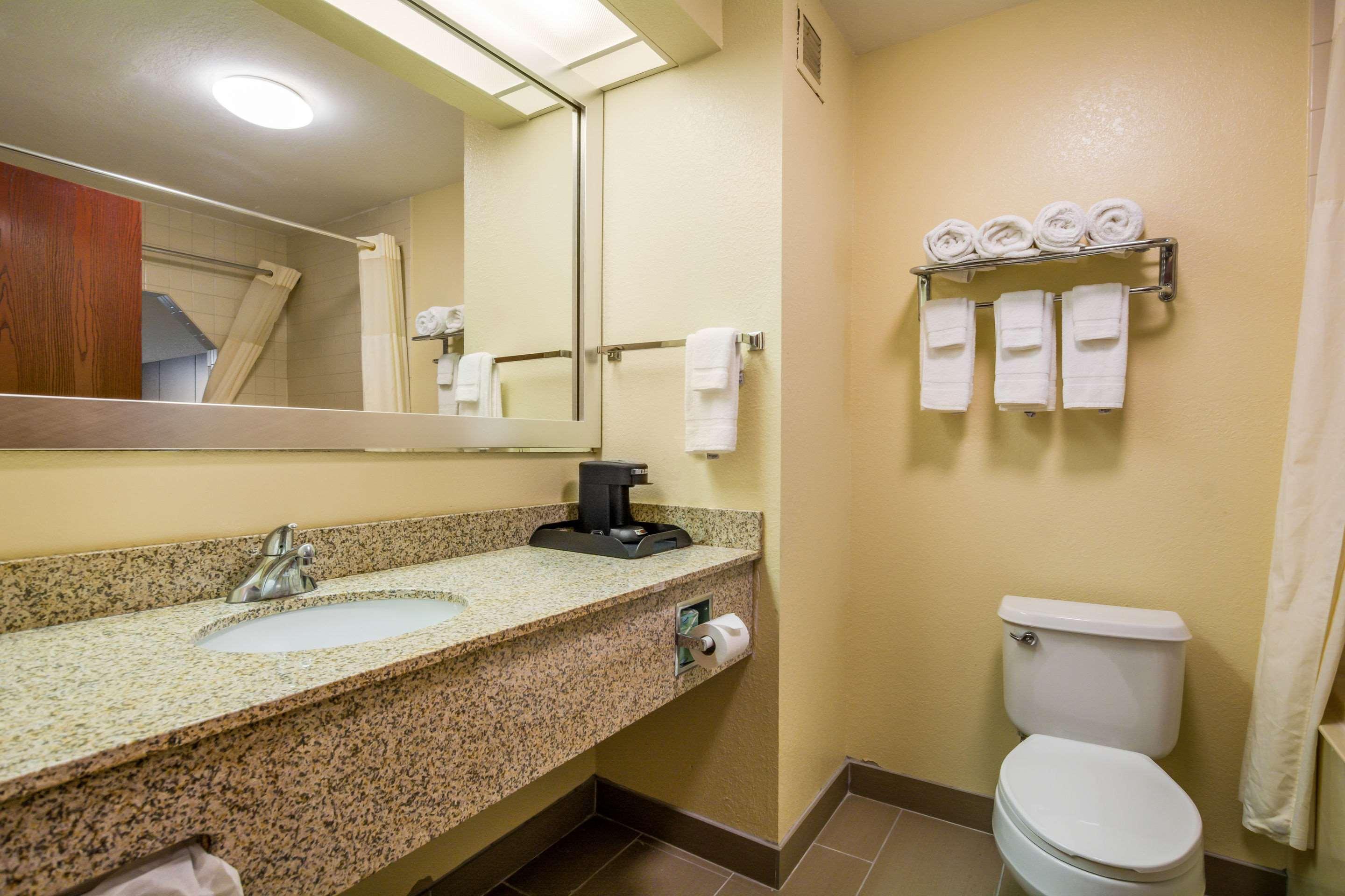 Quality Inn & Suites Sellersburg Exterior foto