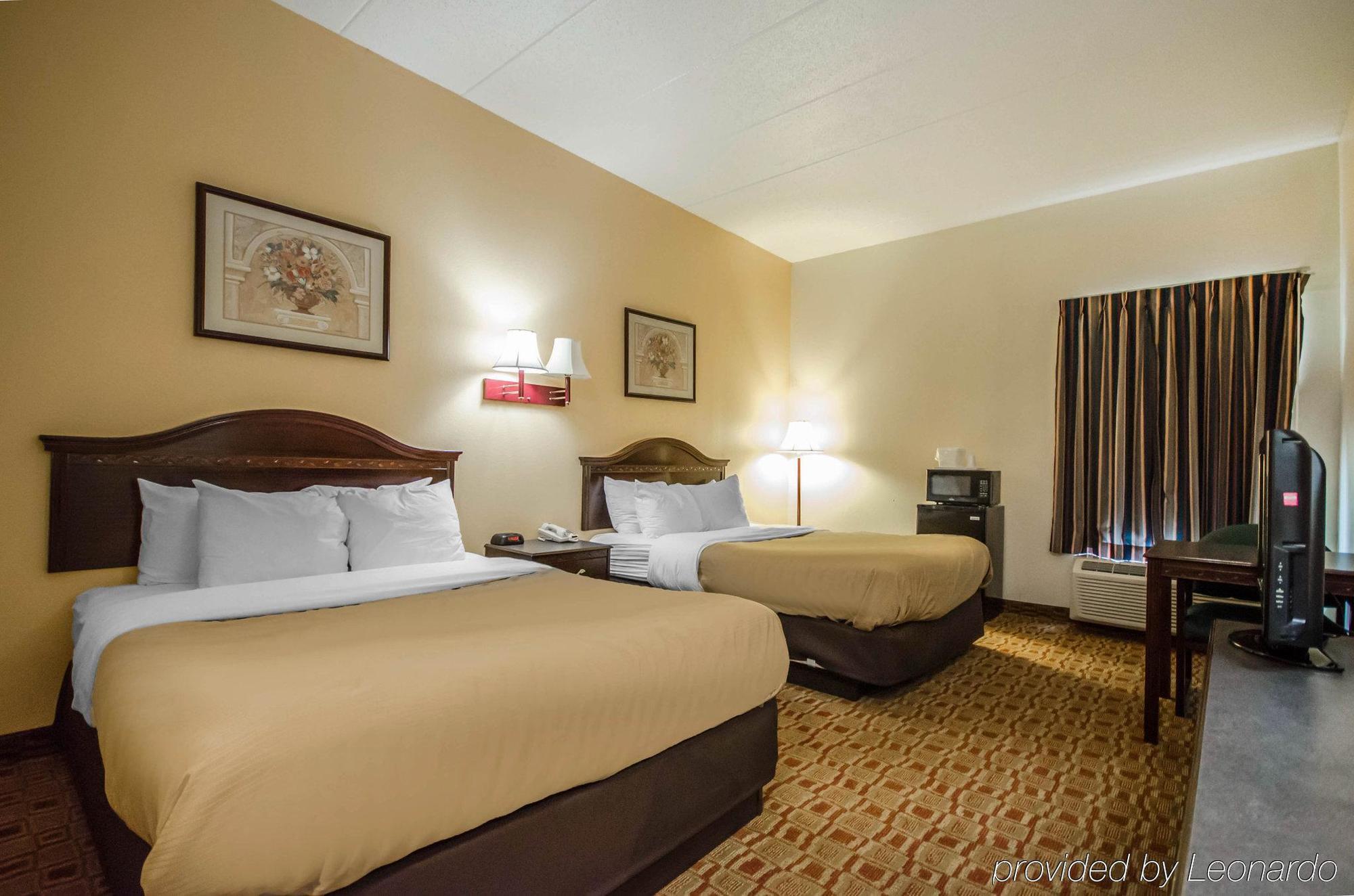 Quality Inn & Suites Sellersburg Exterior foto