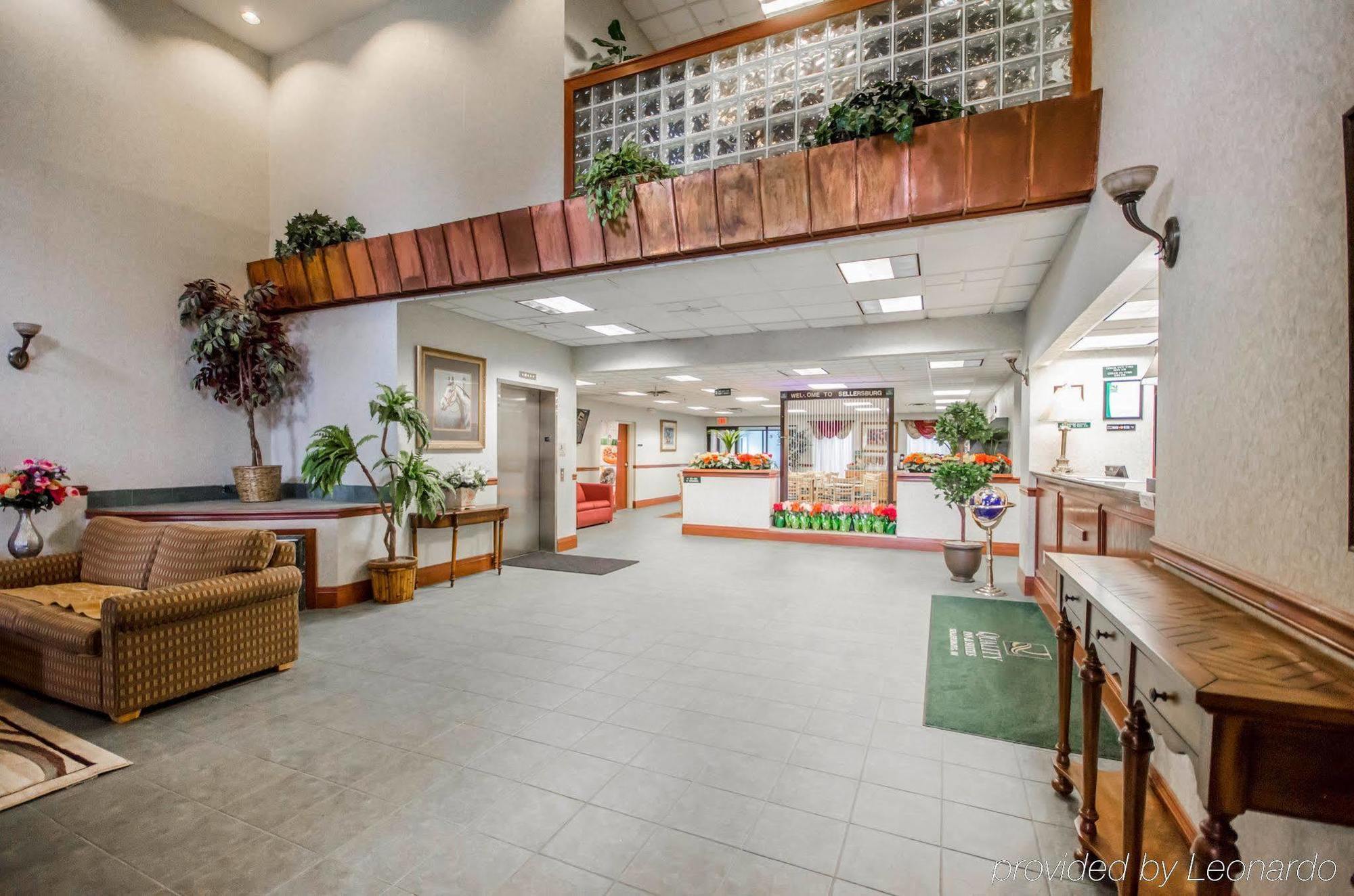 Quality Inn & Suites Sellersburg Exterior foto